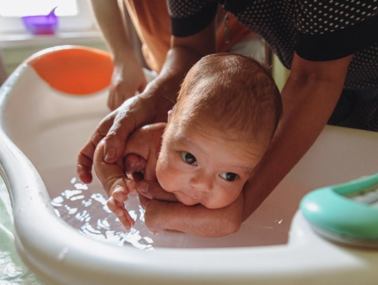 Expert Newborn Tips: Bathing Your Baby - innobaby