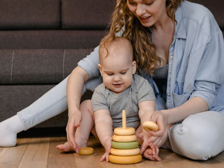 Mom Hacks to Keep Baby Busy - innobaby
