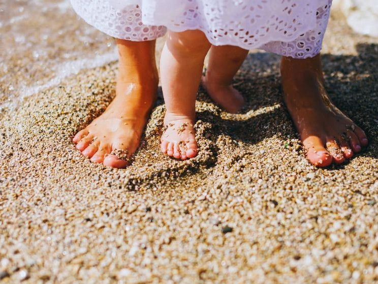NEW MOM HACKS: Beach Day Tips & Essentials - innobaby