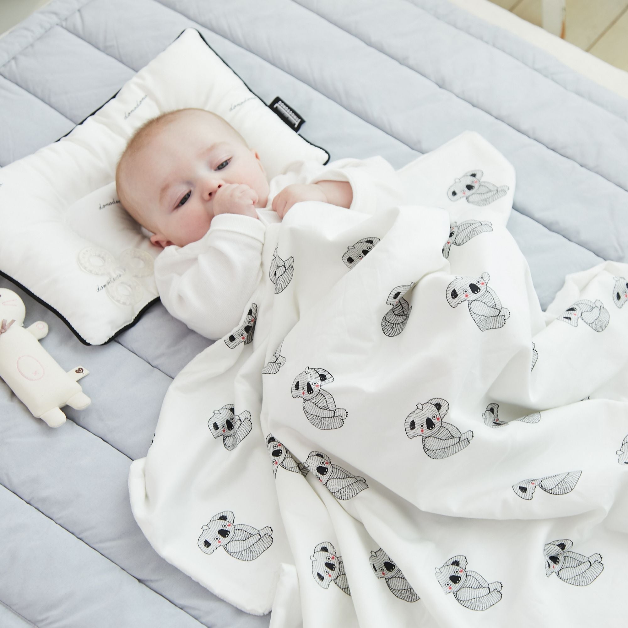 Cotton Embossed Minky Blanket - innobaby