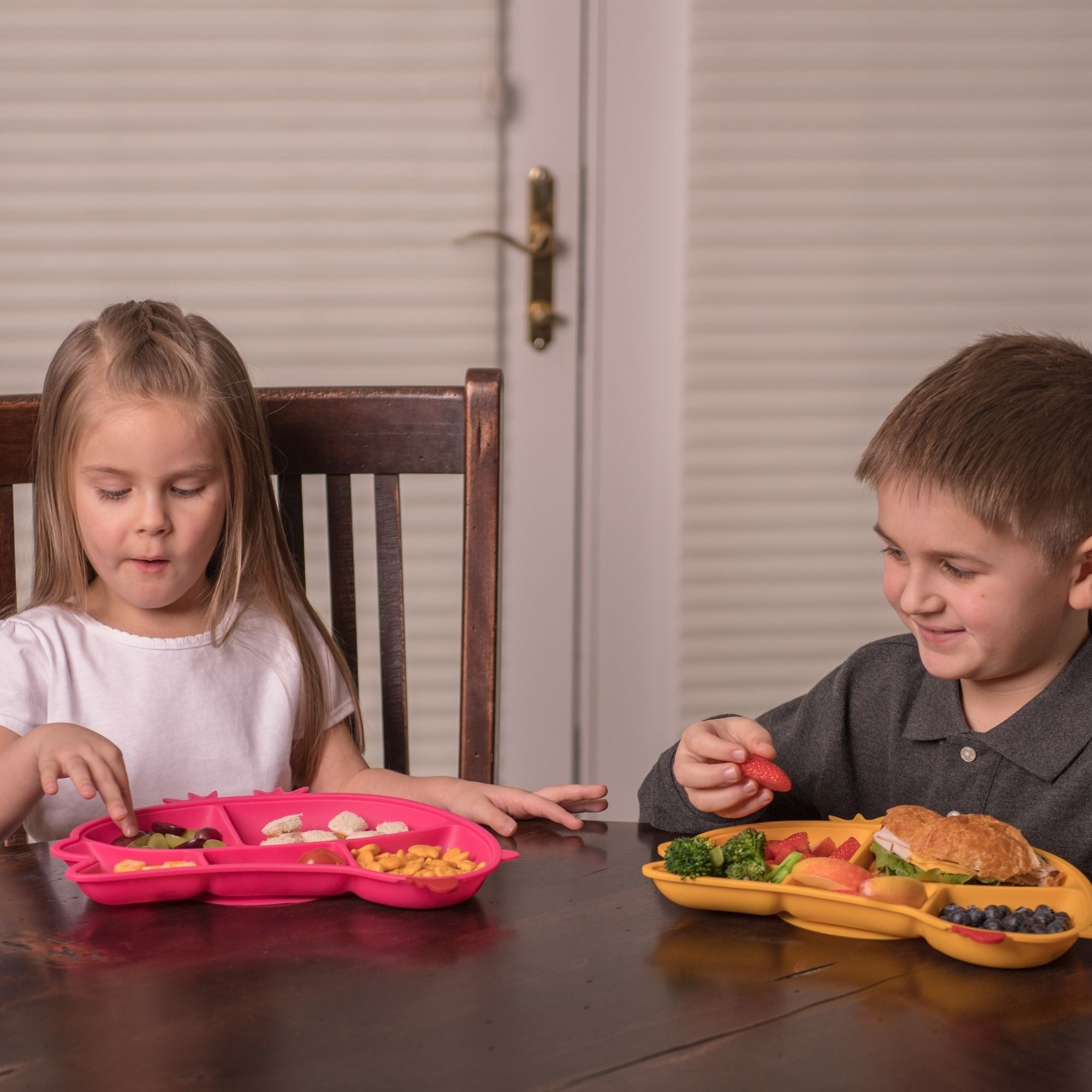 DIN DIN SMART Silicone Suction Divided Chicken Plate - innobaby