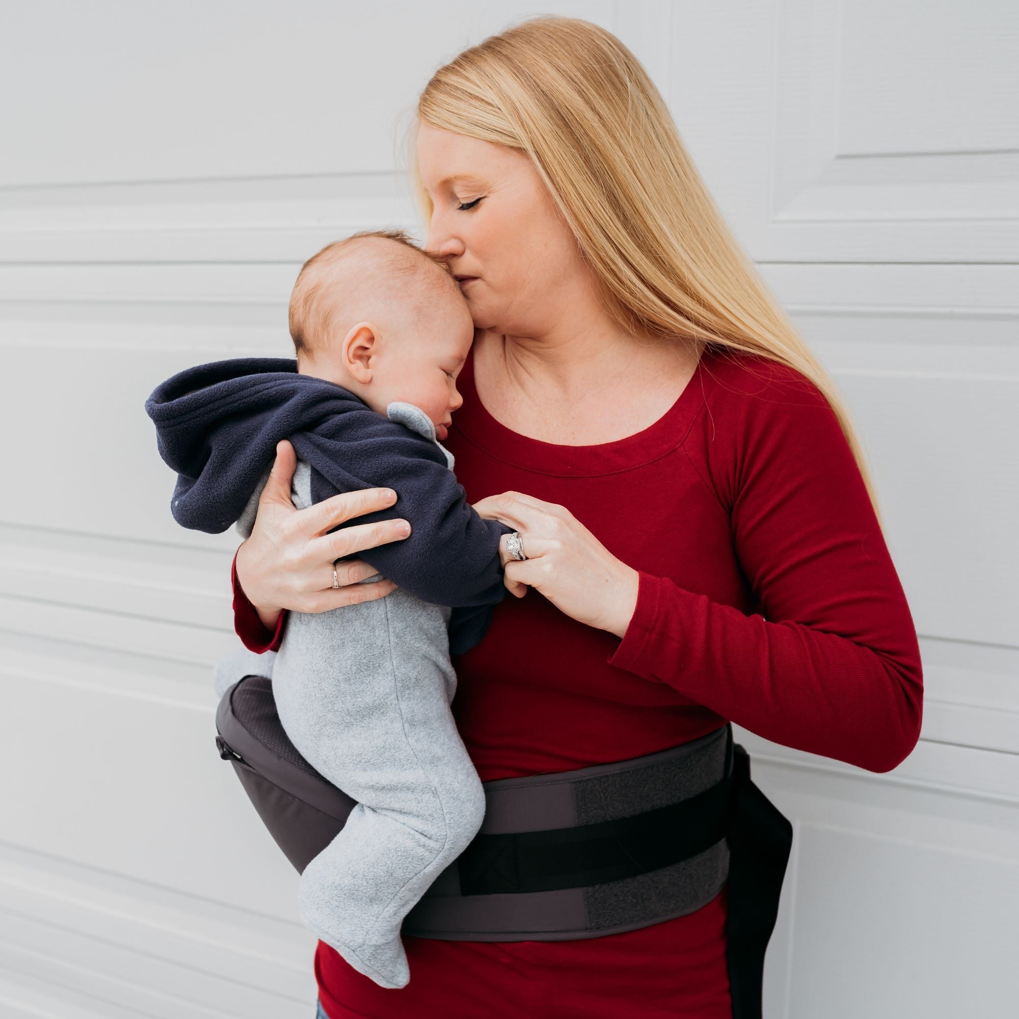 ECLEVE Ultimate Comfort Hip Seat Carrier - innobaby