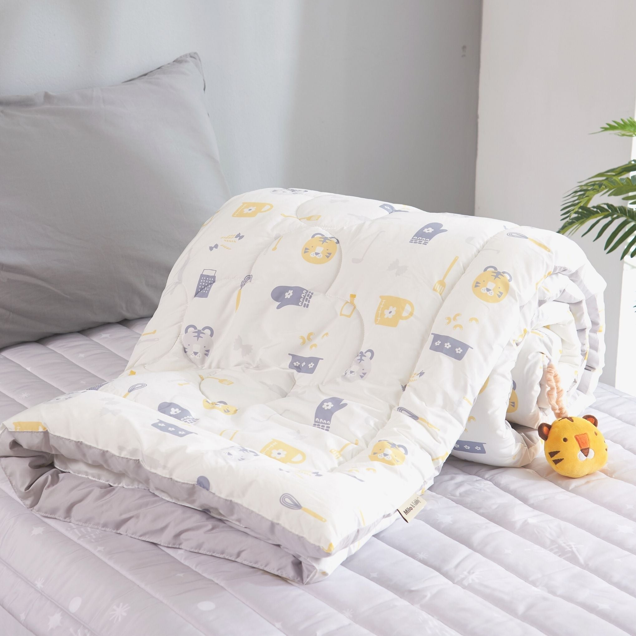 Microfiber Quilted Comforter / Twin size - innobaby