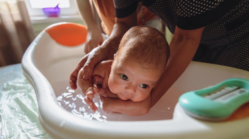 Expert Newborn Tips: Bathing Your Baby - innobaby