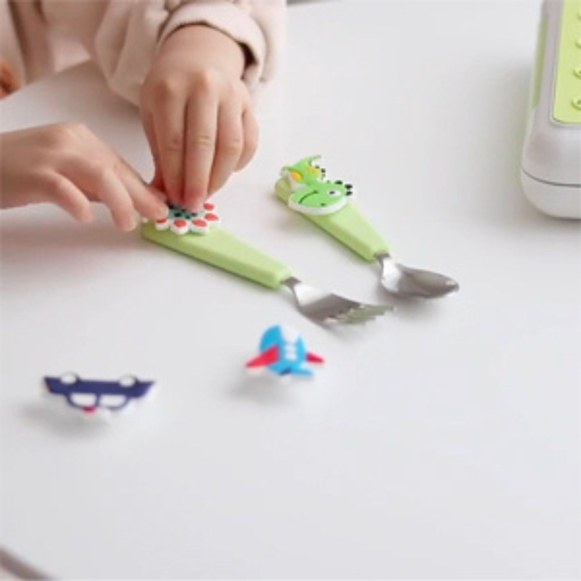 Flex&Lock Kids Lunchbox, Utensil Set, and Charmz Value Set – innobaby