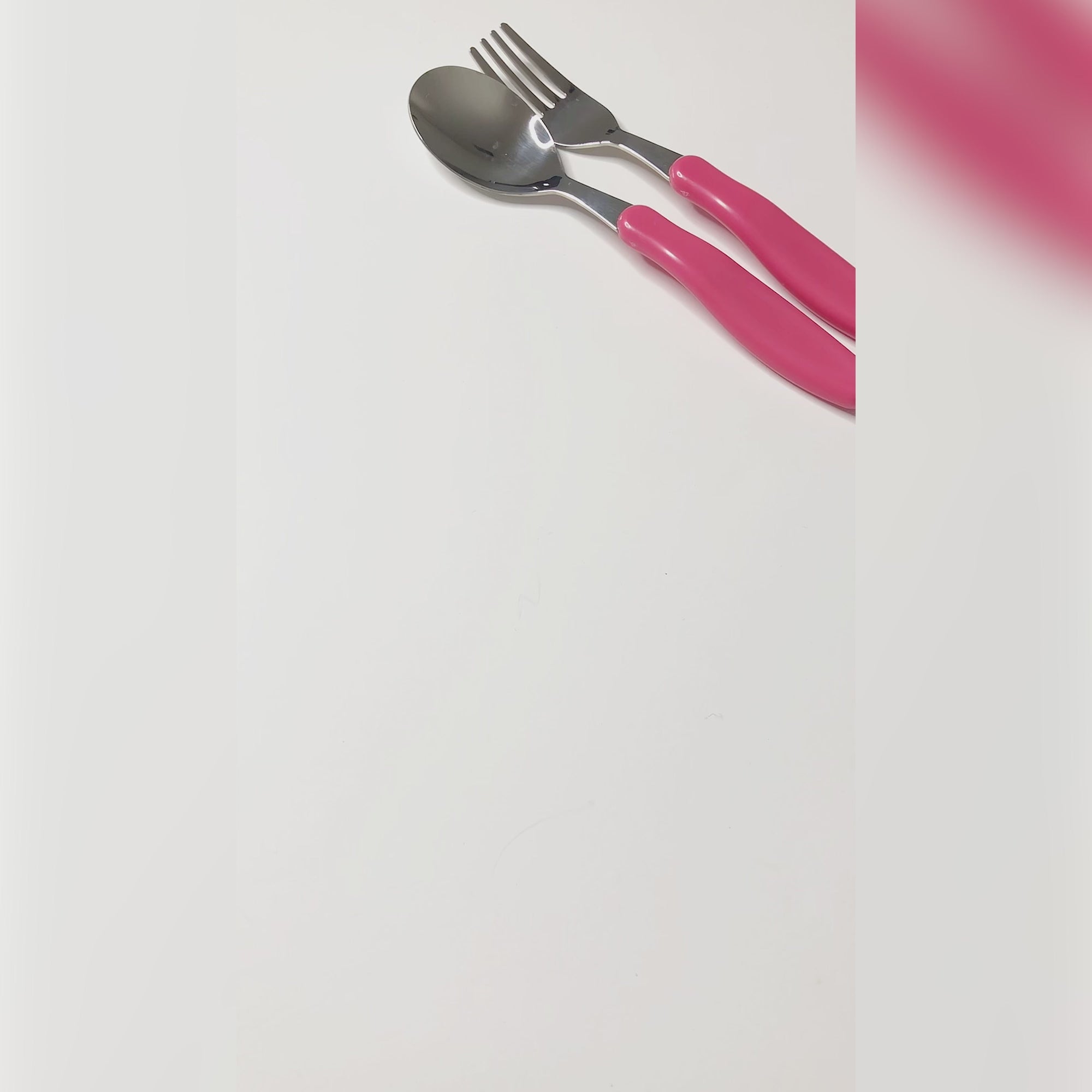 Din Din SMART EZ Grip Spoon & Fork Set_video